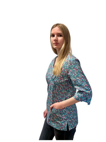 Bluza medyczna damska  kolorowa morska w drobne kwiaty bawełna rękaw 3/4