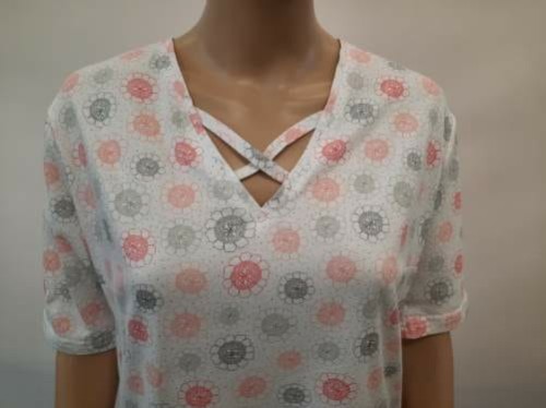 Bluza medyczna - kwiaty na ecru