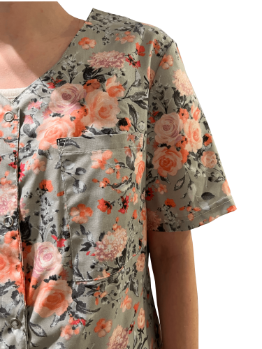 Fartuch medyczny - bluza medyczna w wzorki róże na szarym tle